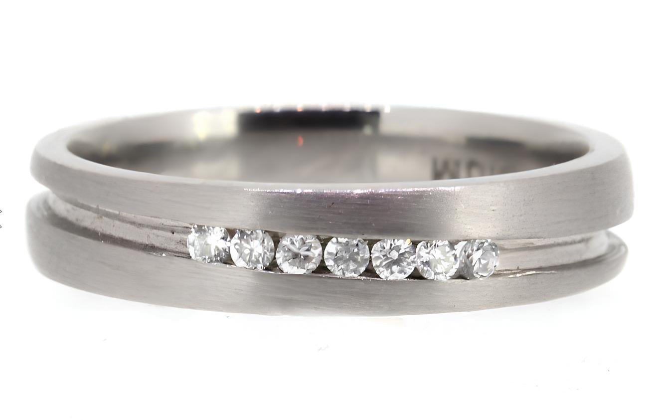 Engagement Rings With Diamonds And Emeralds - A Complete Guide