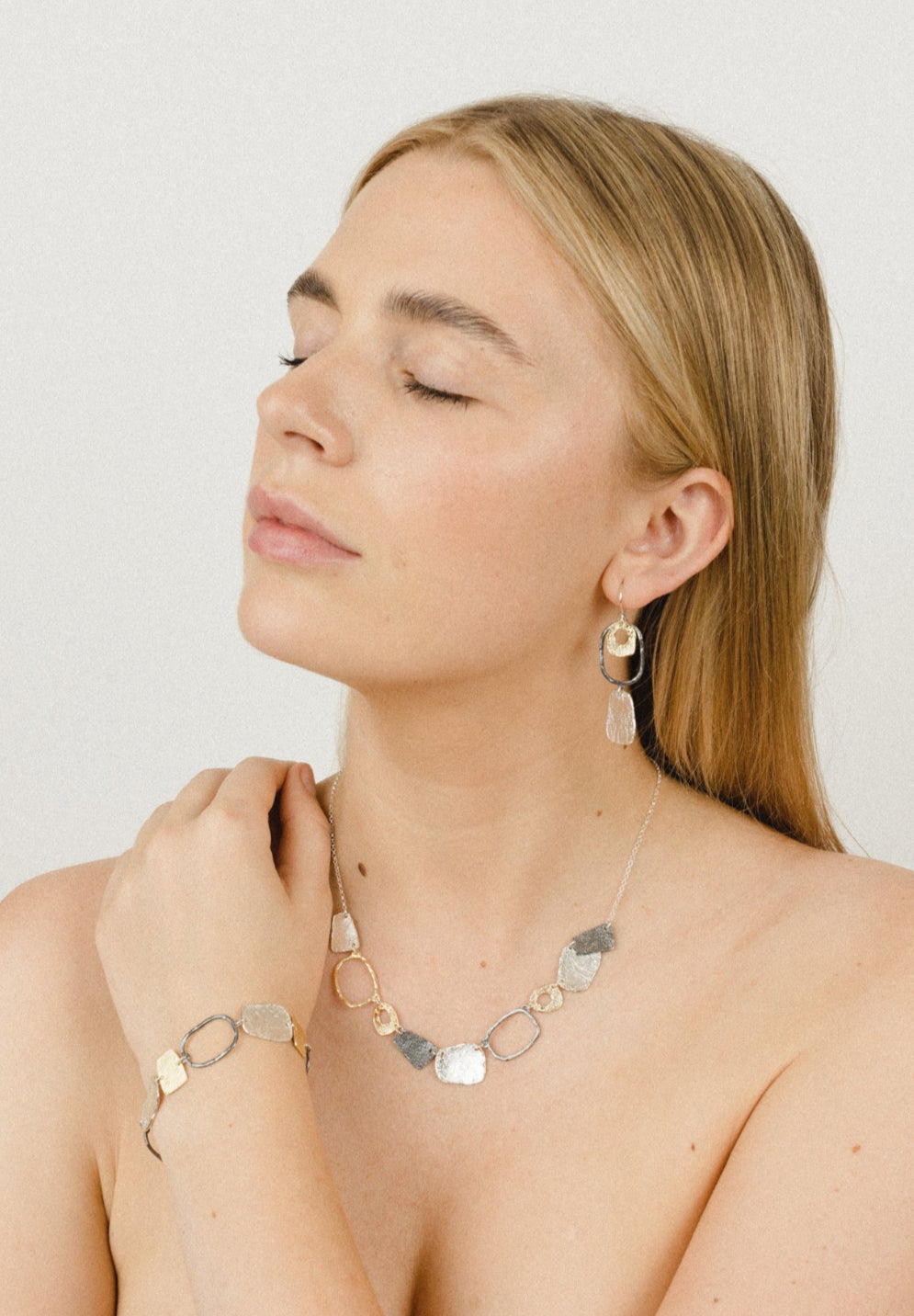 Three tone Abstract silver necklace 19136