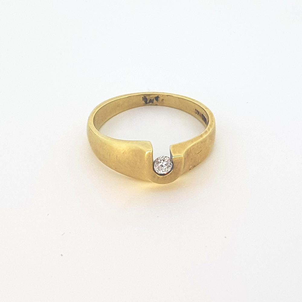 9ct Yellow Gold and Diamond Ring