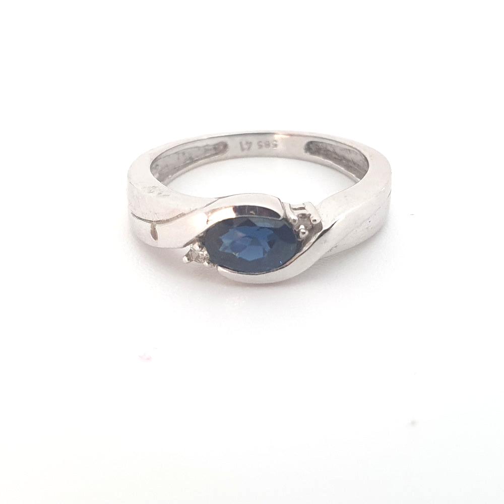 9ct White Gold and Sapphire Ring