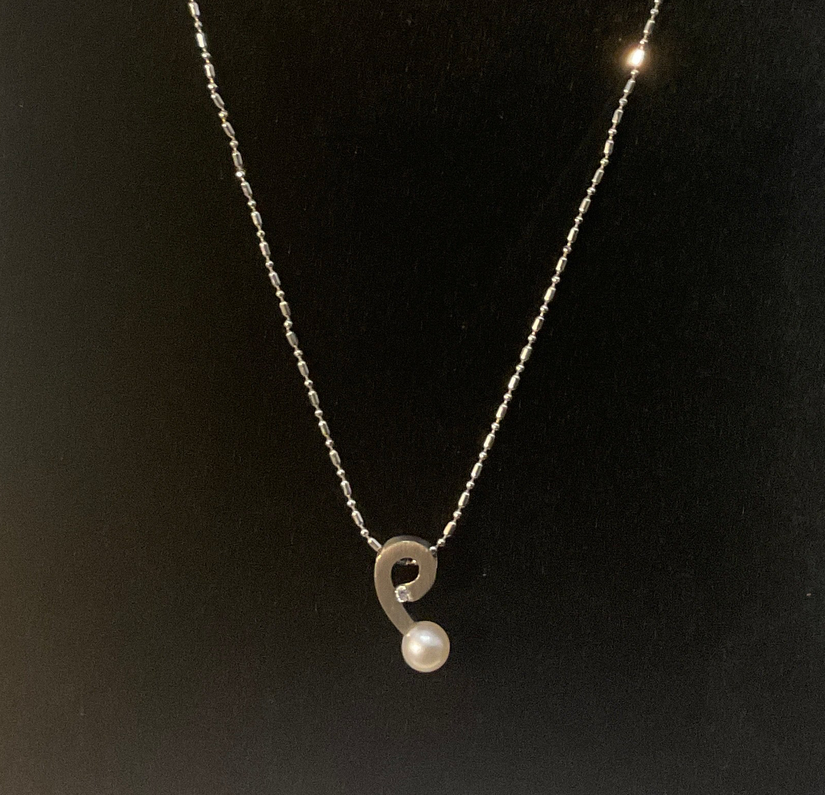 Platinum Designer Pendant Set With Diamonds and Pearls