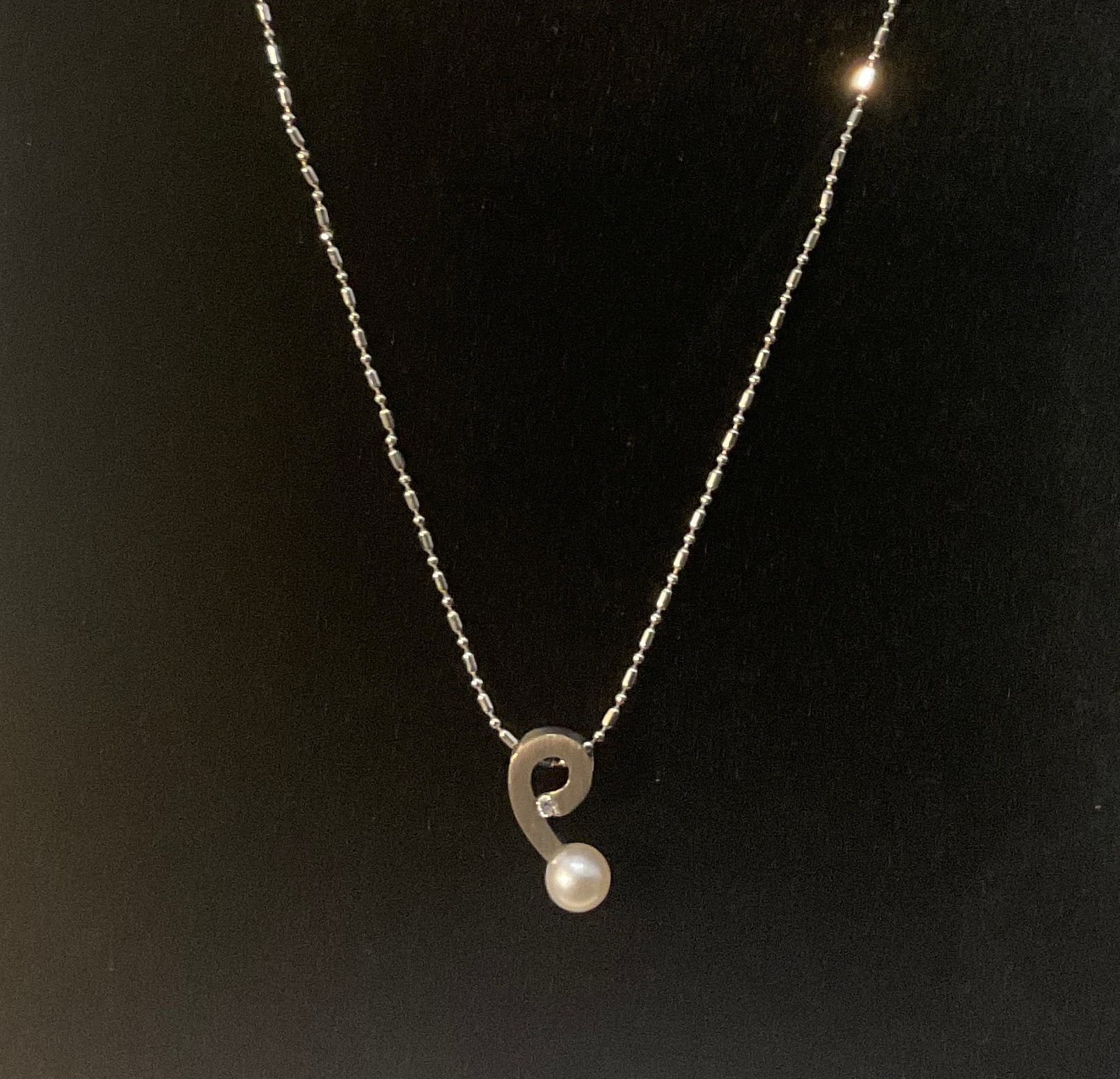 Platinum Designer Pendant Set With Diamonds and Pearls