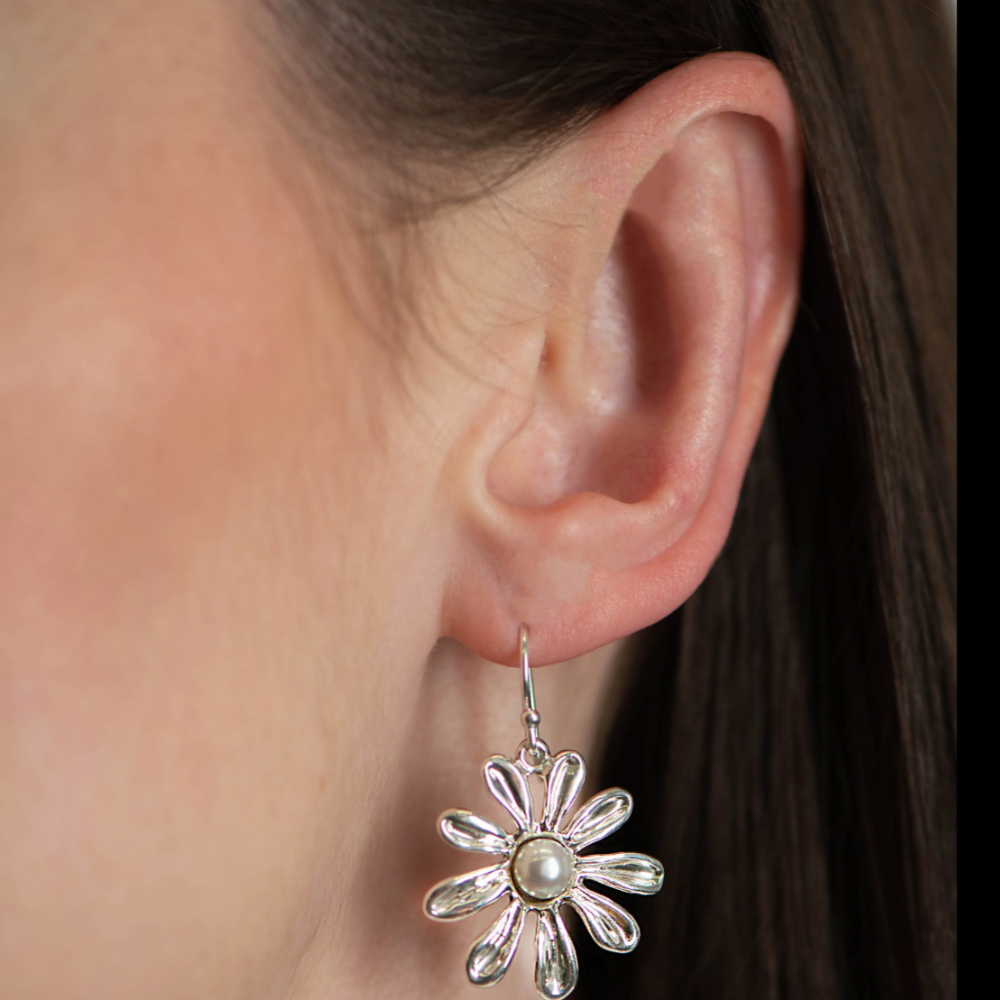 Sterling Silver &amp; Pearl Earrings j353