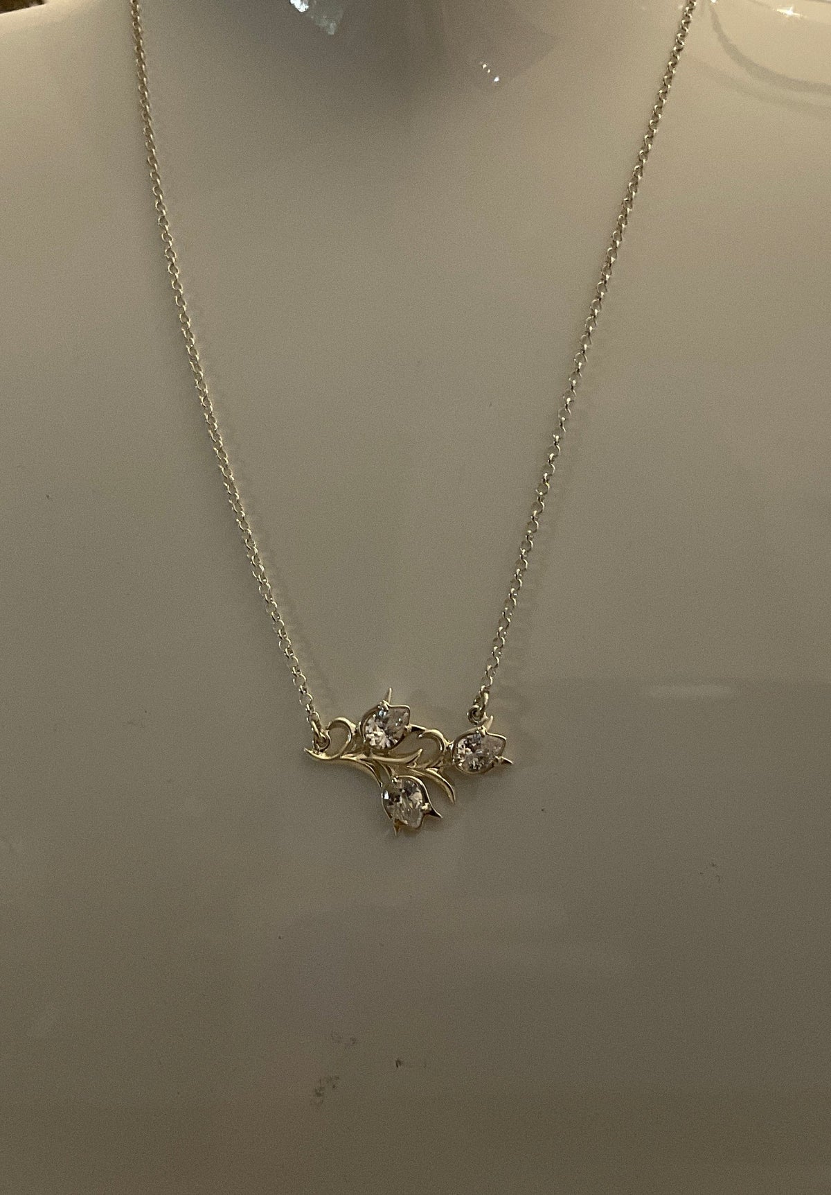 Pear Shaped Flower 18 inch Cubic Zirconium silver necklace TK