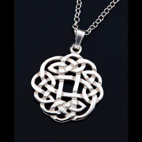 Gaelic pendant deals